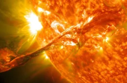 Tempestade solar atinge a Terra hoje e NOAA prevê novo impacto no domingo