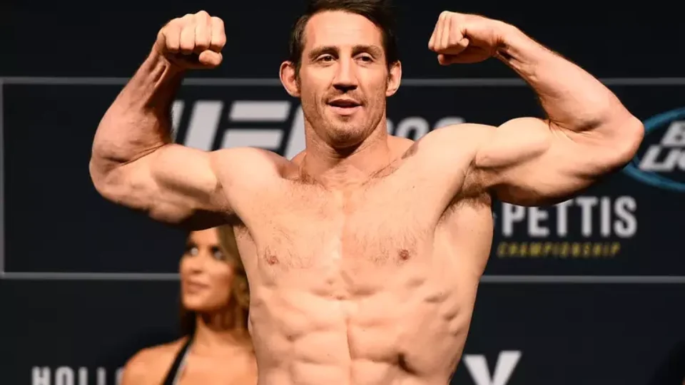 Ex-lutador do UFC Tim Kennedy leva três tiros em emboscada no Congo