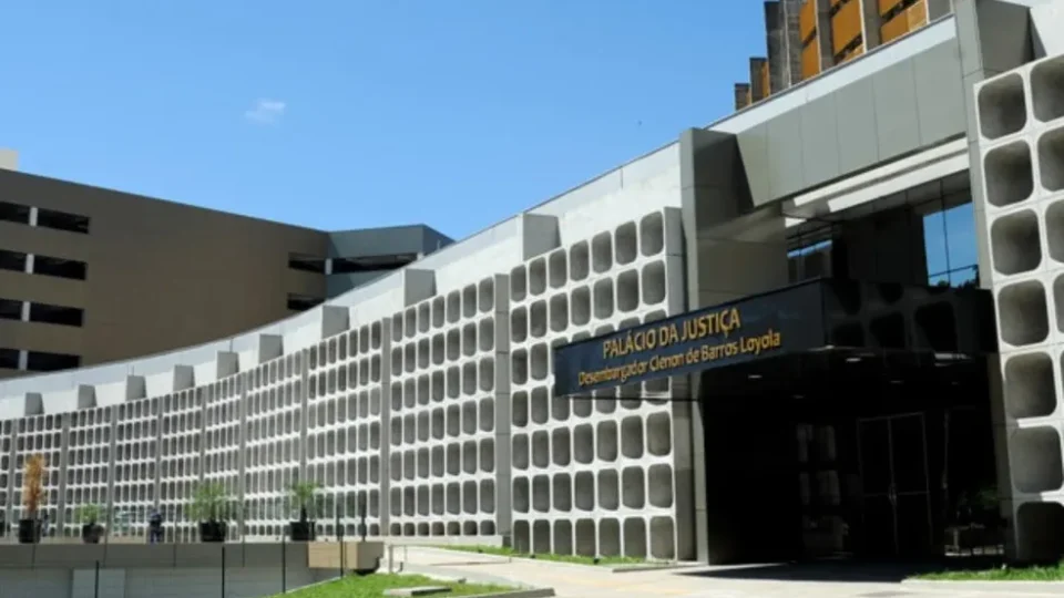 Meta é condenada a pagar R$ 25 mil após bloquear WhatsApp de clínica e causar prejuízo em Goiânia
