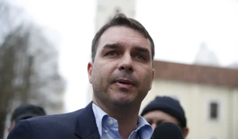 Flávio Bolsonaro terá Green Card americano? Entenda os planos de Trump para o senador nos EUA