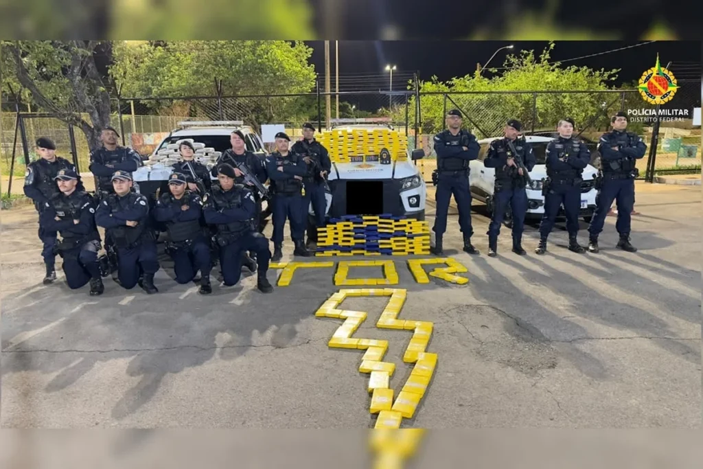 PMDF apreendeu 190 kg de substância semelhante à cocaína em um carro e encontrou outros 26 kg de skunk em uma residência em São Sebastião. Segundo a polícia, a carga teria saído de São Paulo.