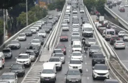Volta do feriadão provoca congestionamentos de até 45 km nas rodovias de SP