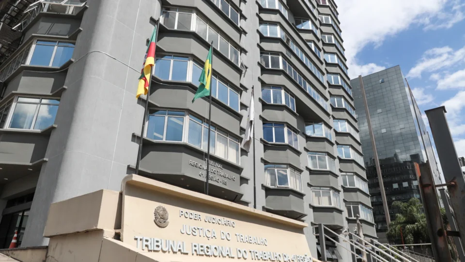 Concurso do TRT-4 abre inscrições na segunda-feira com salários de até R$ 16 mil; veja como participar