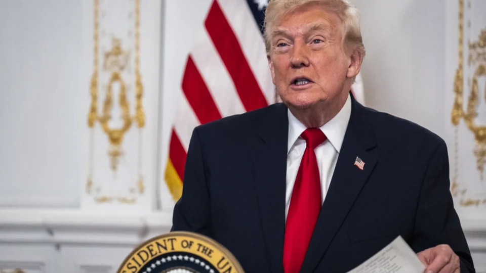 Trump evita reconhecer Flávio Bolsonaro como presidente do Brasil: “Não vou me envolver”