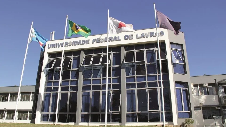 Estudante de 22 anos tem braço amputado após acidente com triturador em universidade de MG