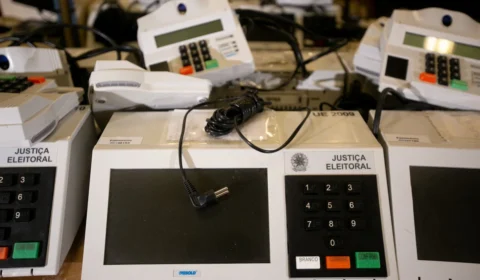 TSE substitui 421 urnas nas primeiras horas de votação das Eleições 2026