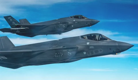 Britânicos testam caças F-35B em operações no Ártico sob frio extremo