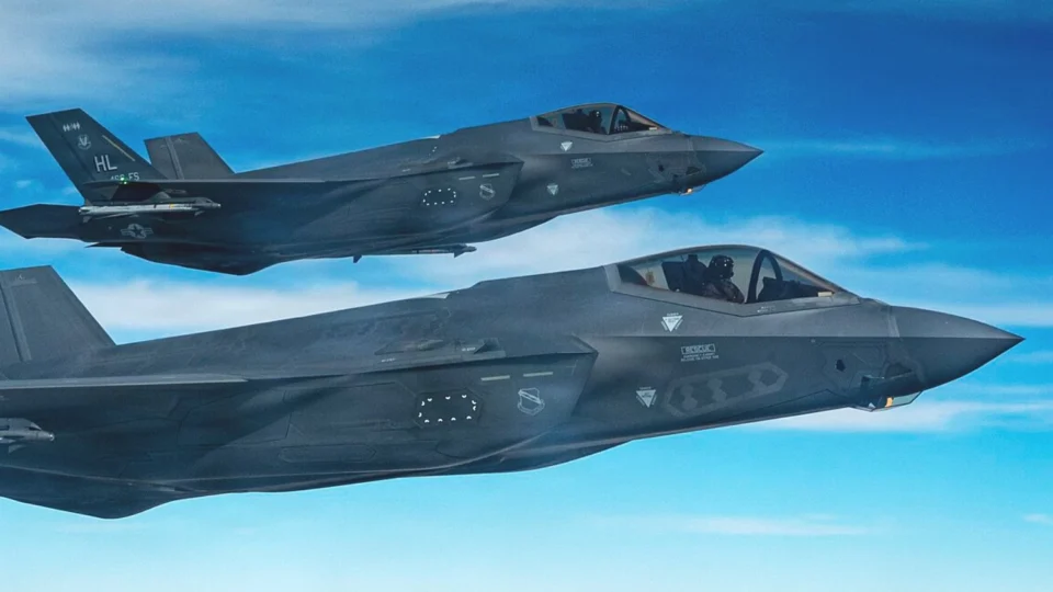 Britânicos testam caças F-35B em operações no Ártico sob frio extremo
