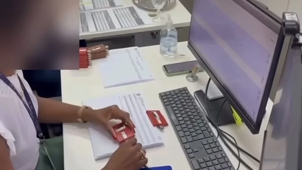Vídeo viraliza pela rapidez na transmissão de dados das urnas após votação