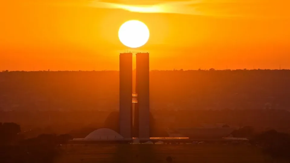 Outubro terá calor acima da média e chuvas abaixo do normal no DF, diz Inmet