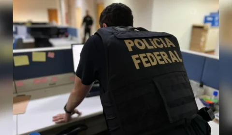 PF investiga se Flávio Bolsonaro fugiu à Argentina antes do STF