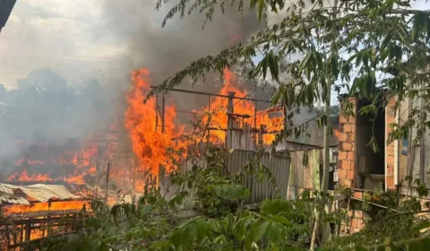 “Frango soltou banha e o fogo subiu”, diz dono de restaurante destruído por incêndio em Manaus