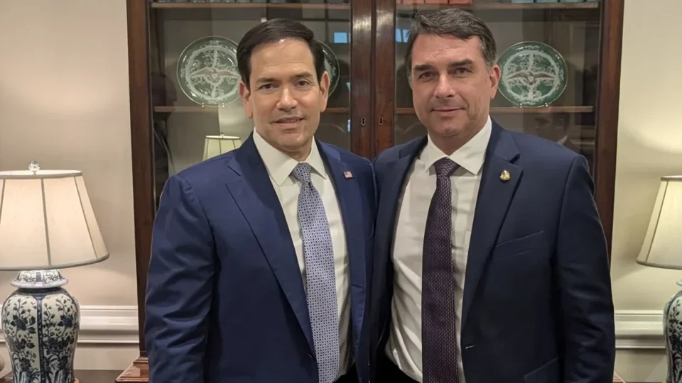 Aliado de Trump confirma que fuga de Flávio Bolsonaro foi arquitetada pelos EUA
