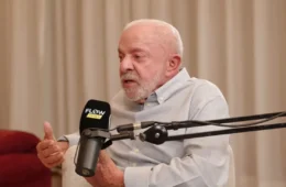 Após falar em limitar cartões, Lula diz que cidadão pode ter quantos quiser