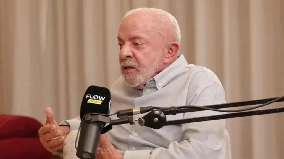 Após falar em limitar cartões, Lula diz que cidadão pode ter quantos quiser