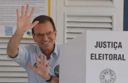 Eduardo Paes vota no Rio de Janeiro neste domingo