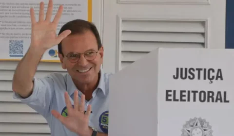 Eduardo Paes vota no Rio de Janeiro neste domingo