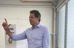 Haddad vota em São Paulo e diz deixar campanha com “espírito leve”