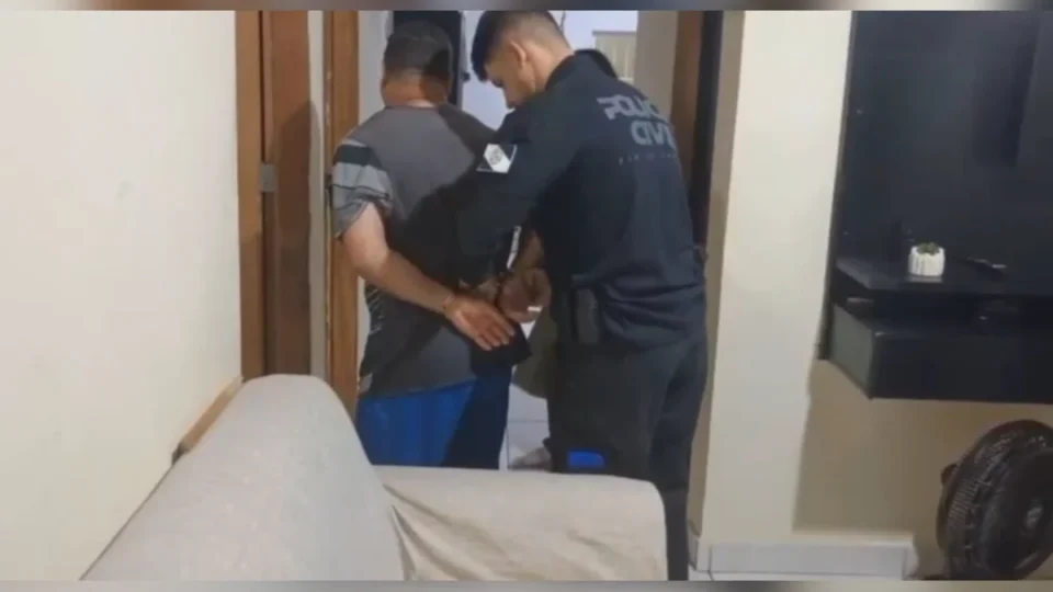 Pastor é preso suspeito de abusar de fiéis e criança durante caronas após cultos no RJ