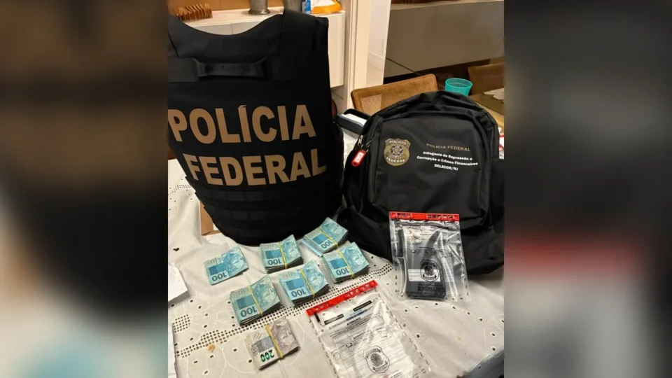 Filho de desembargador é alvo da PF e tem R$ 27 mil encontrados em casa
