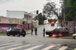 Homem armado invade creche e faz crianças e professores reféns em Curitiba