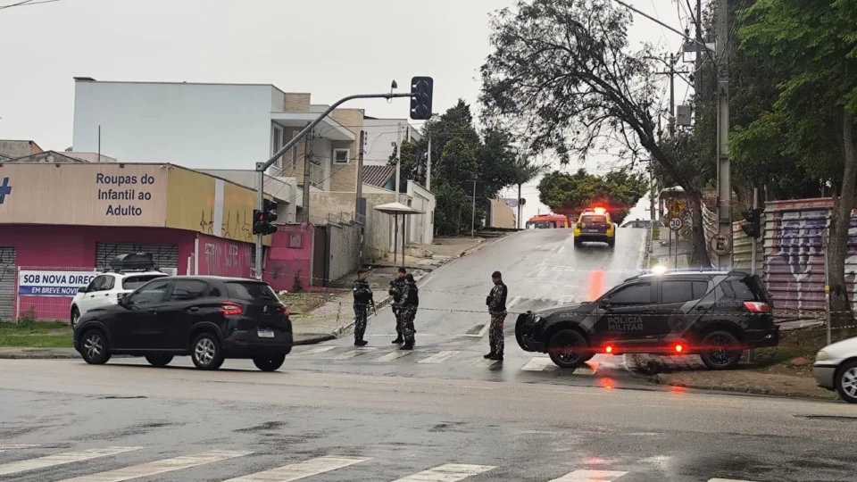Homem armado invade creche e faz crianças e professores reféns em Curitiba
