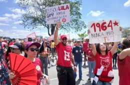 Apoiadores de Lula fazem “ato da virada” em Brasília antes do segundo turno