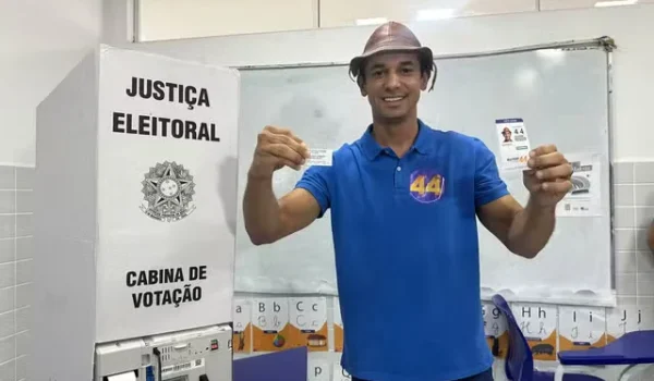 Allyson Bezerra vota em Mossoró na disputa pelo governo do RN neste segundo turno
