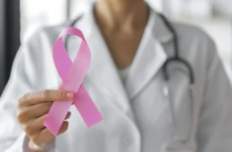Mulheres com câncer podem receber benefício do INSS sem cumprir carência; veja como solicitar