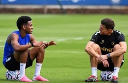 Xabi Alonso explica por que Estêvão joga pouco no Chelsea e descarta empréstimo