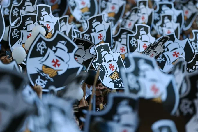 O Vasco também tenta viabilizar São Januário para a partida, enquanto o Nilton Santos aparece como outra alternativa.